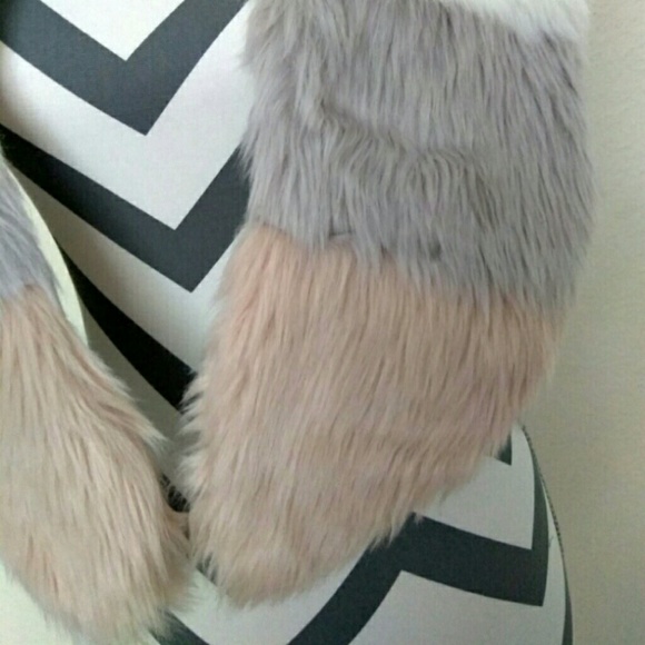 🎄🛍💝Faux Fur Scarf💝🛍🎄 - Picture 3 of 4