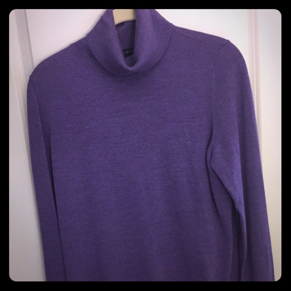 Merino wool turtleneck in stunning shade