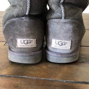 Tall gray Uggs