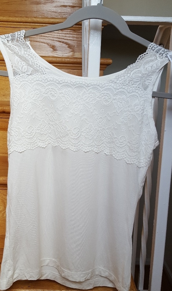 White lace detail tank top. Fits like a xs/s