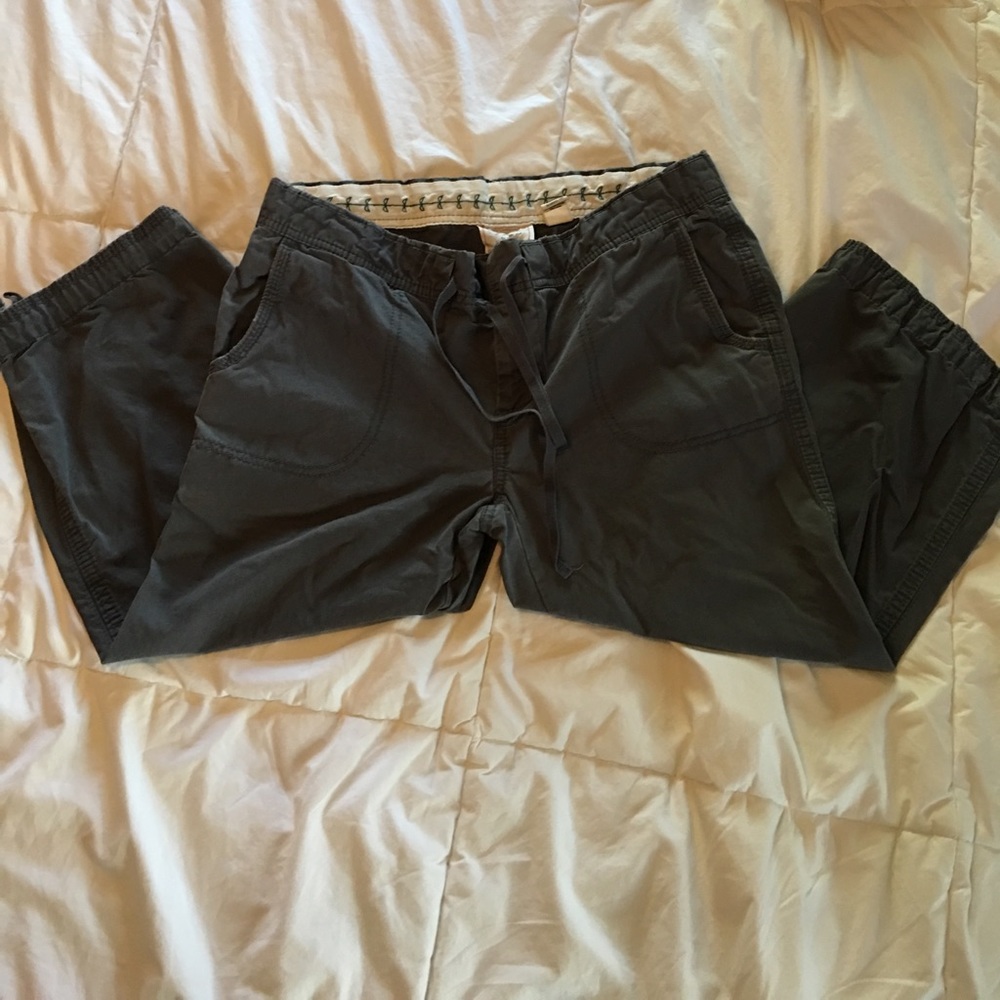 Gray Old Navy cropped pants