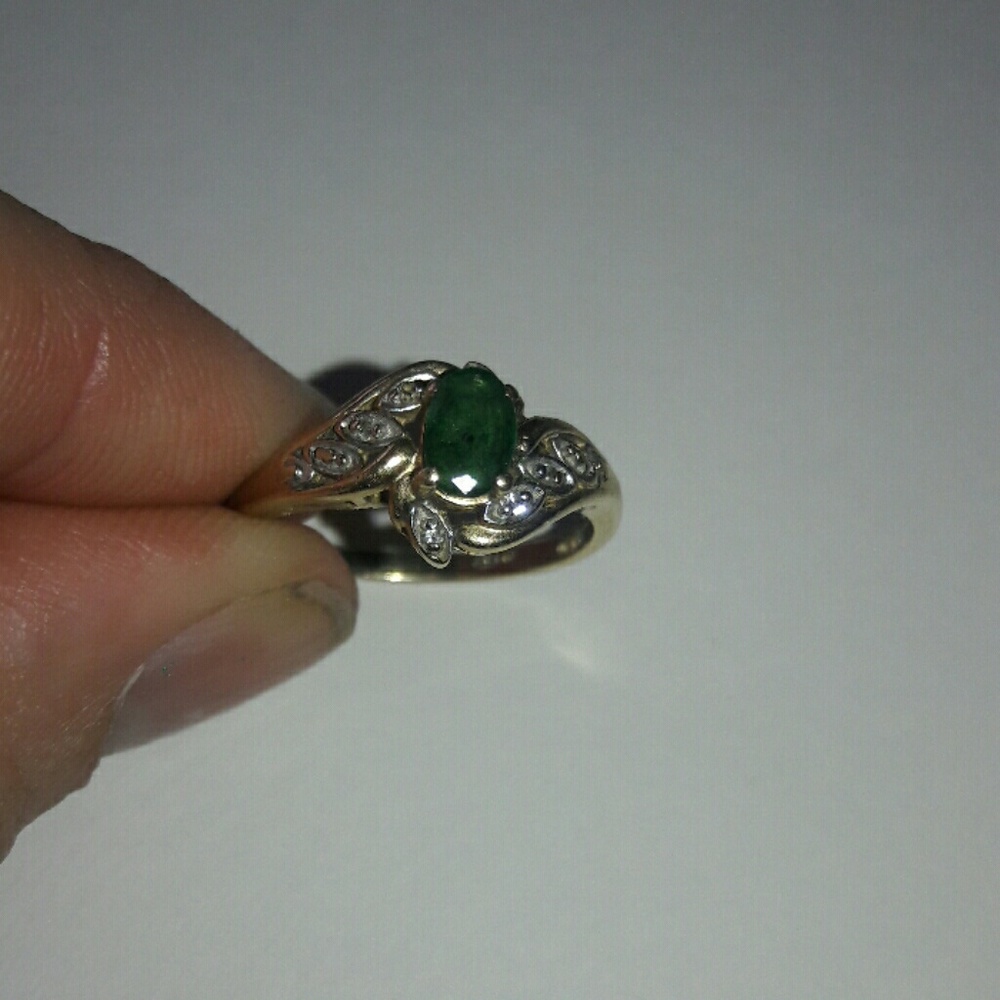 Genuine Brazilian emerald 10k gold diamond ring