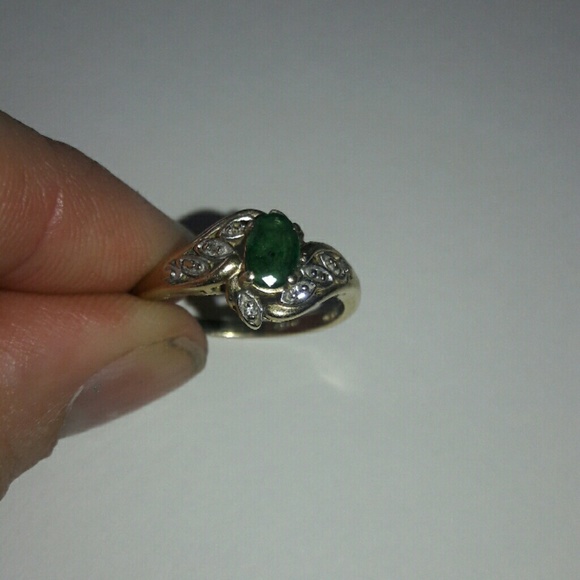 Genuine Brazilian emerald 10k gold diamond ring - Picture 1 of 8
