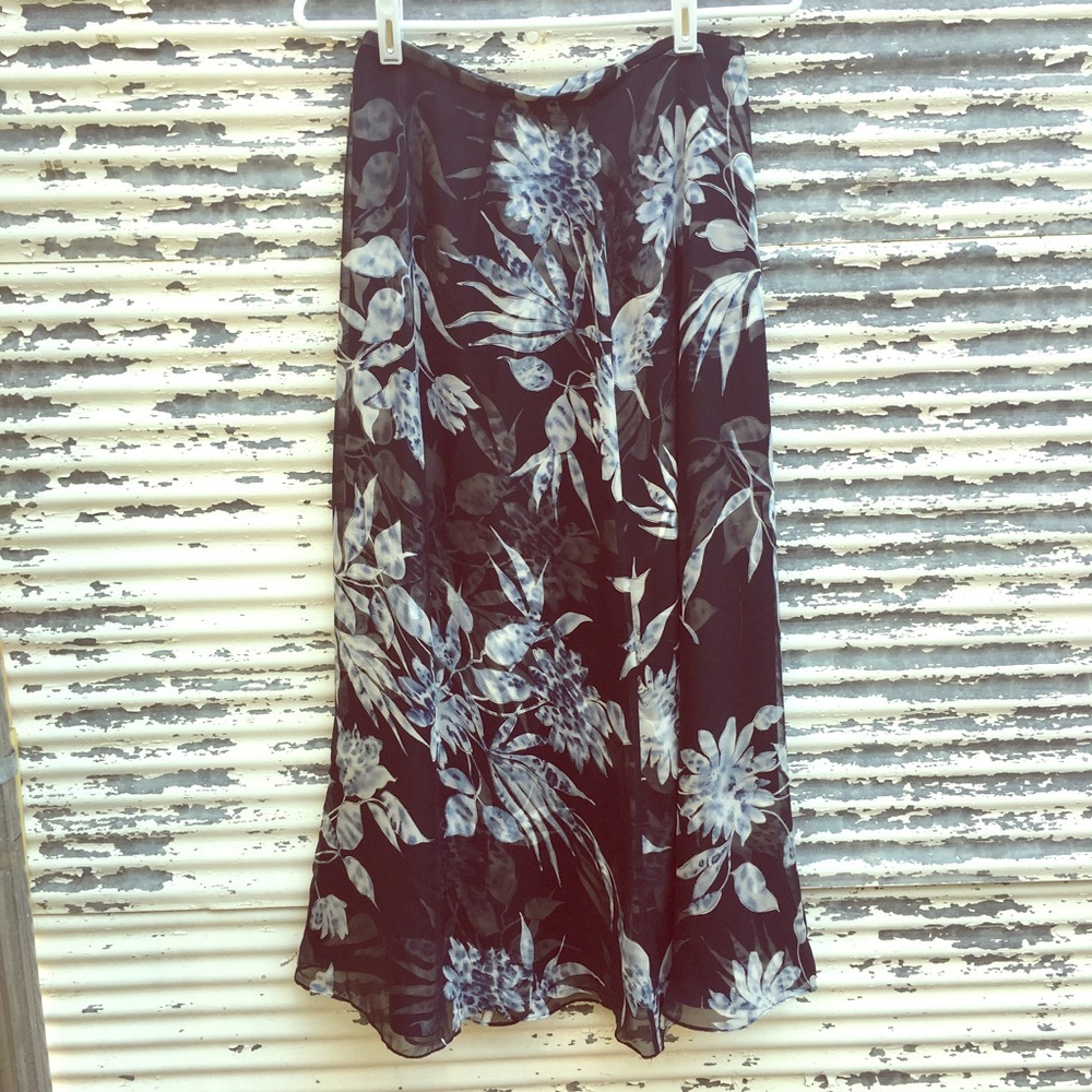Dana Buchman Silk Navy Floral Skirt 4P