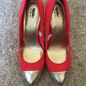 Suede coral heels 👠