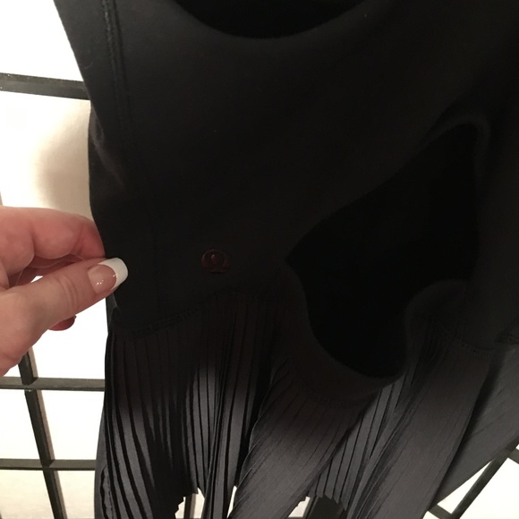 Lulu lemon work out tank - never been worr - Picture 3 of 3