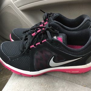 Women’s Nike 9.5 dual fusion