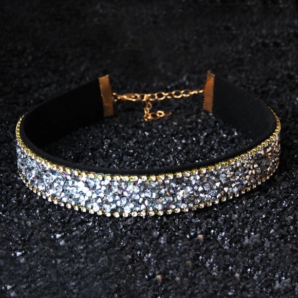 Jewelry - Beautiful natural stone and diamond choker. 🖤✨