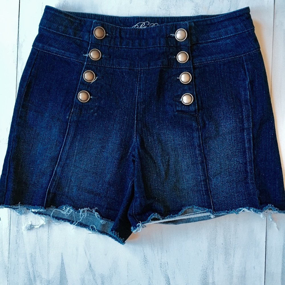 High Waist Buttoned Shorts