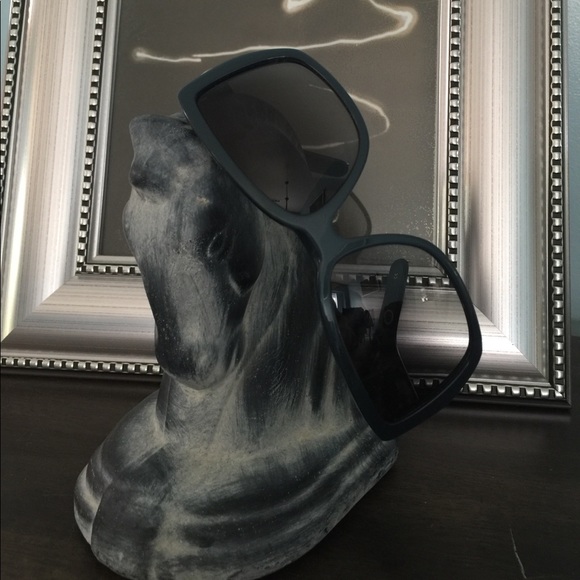 Authentic Chloe - Picture 3 of 9