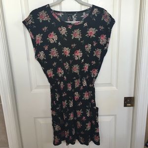 Short sleeve dress