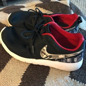 Youth size roshe (Nike)