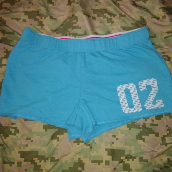 Short shorts - Picture 1 of 3