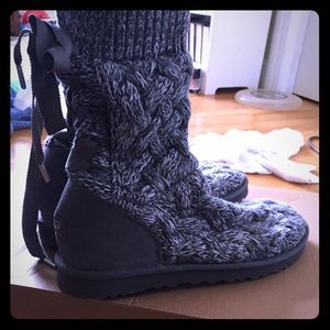 Size 9 Grey Cable Knit Ugg’s