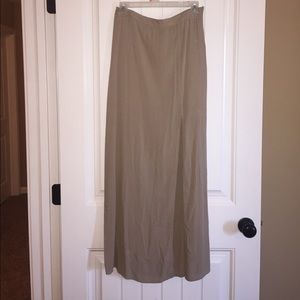 High waisted light brown maxi skirt. Forever 21.