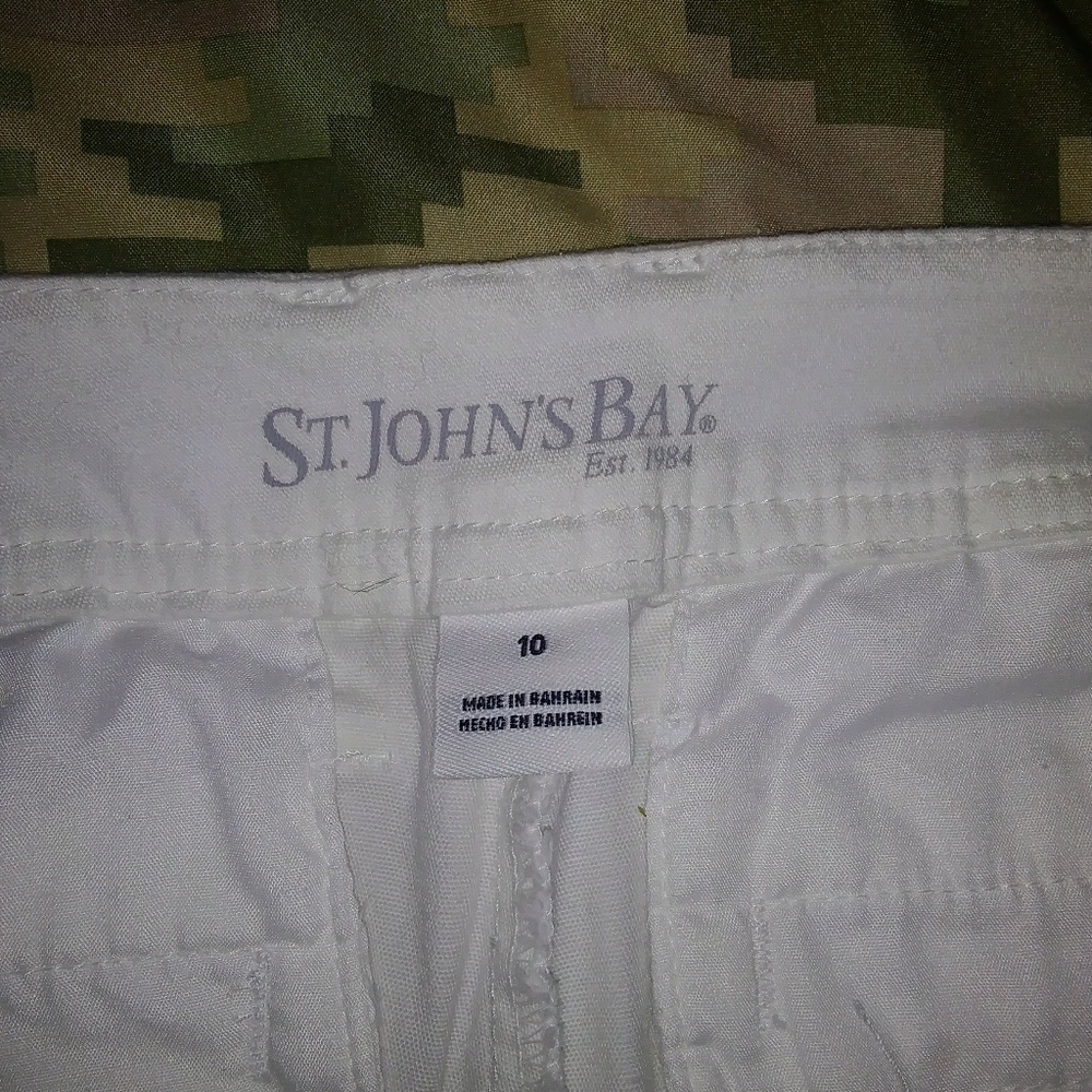 Capris - Picture 2 of 4