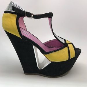 Very cool 😎 Yellow Black Silver Wedges with hole