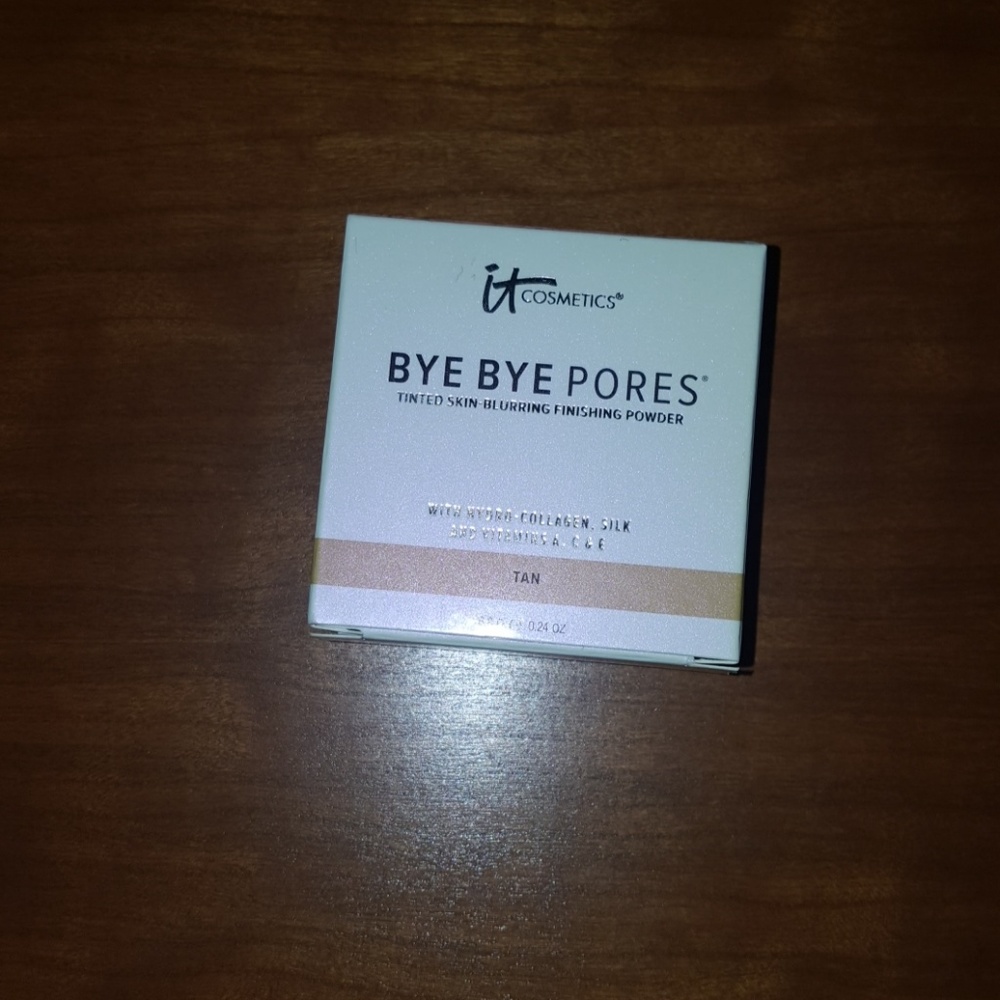 NIB IT Cosmetics bye bye pores (tan)
