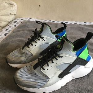 Nike Huarache SZ 7 Men 8.5 Women