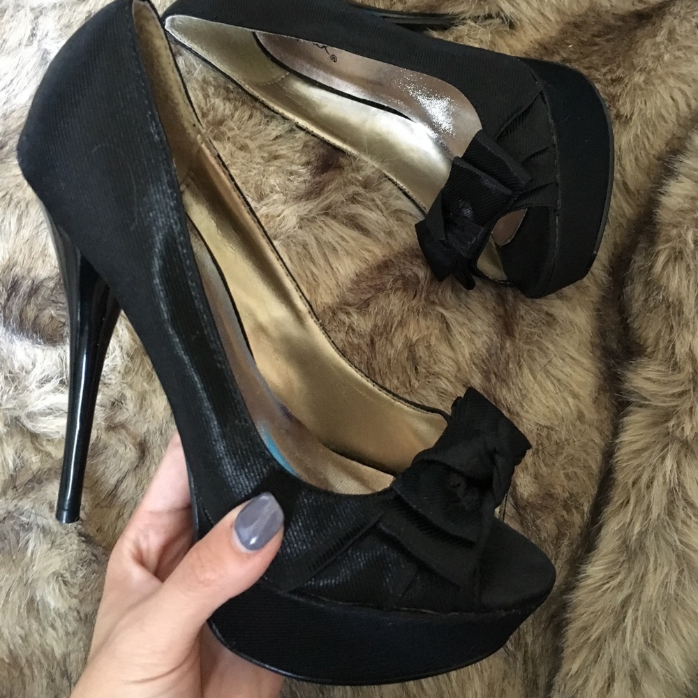 Size 6 open toe black heels