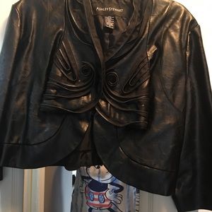 Plus size faux leather jacket w / zipper details