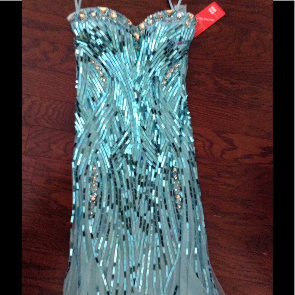 *BRAND NEW -   Strapless Mermaid Dress