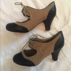 Black and Tan Heels with Laces on Front!