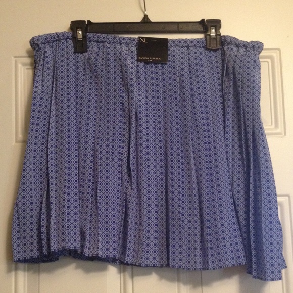 NWT Banana Republic Pleated Skirt - Picture 3 of 4
