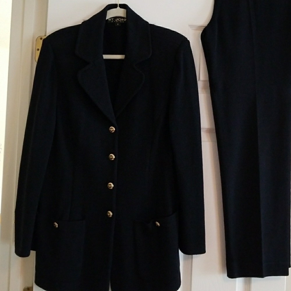 👑💥💥💥St. John black 2pc knit pant suit