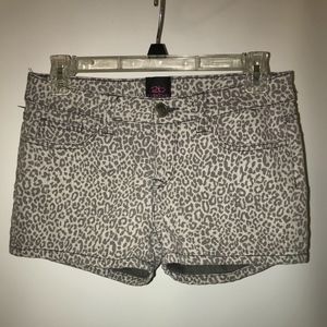 bebe pattern shorts