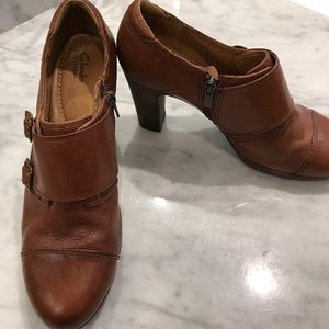 9 1/2 Clark’s heels dress or casual shoes