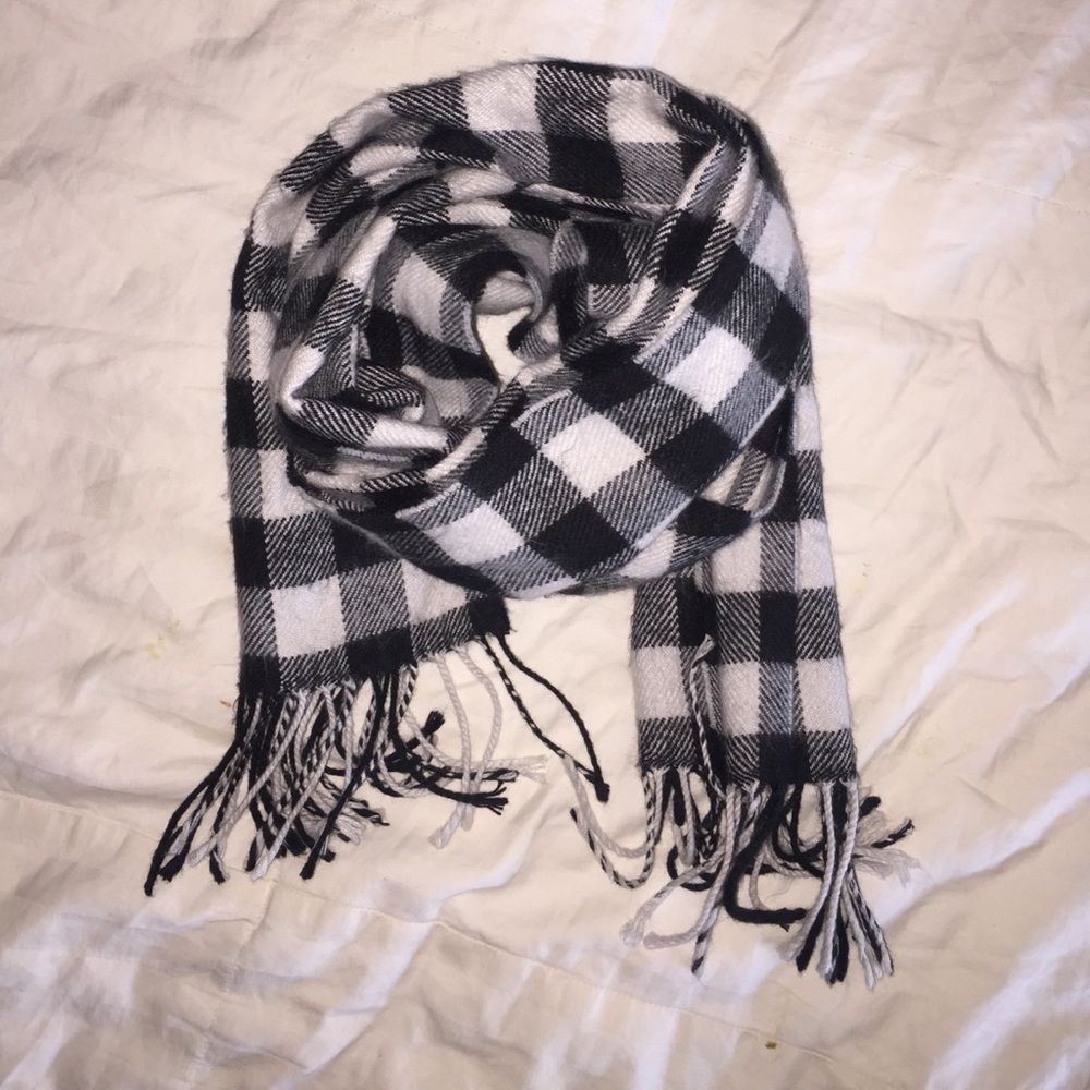 Checkered scarf