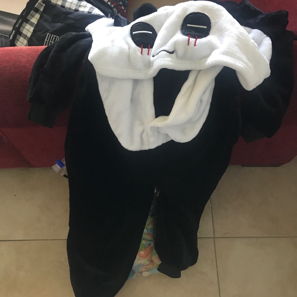 Panda onesie Size Small (Chinese)