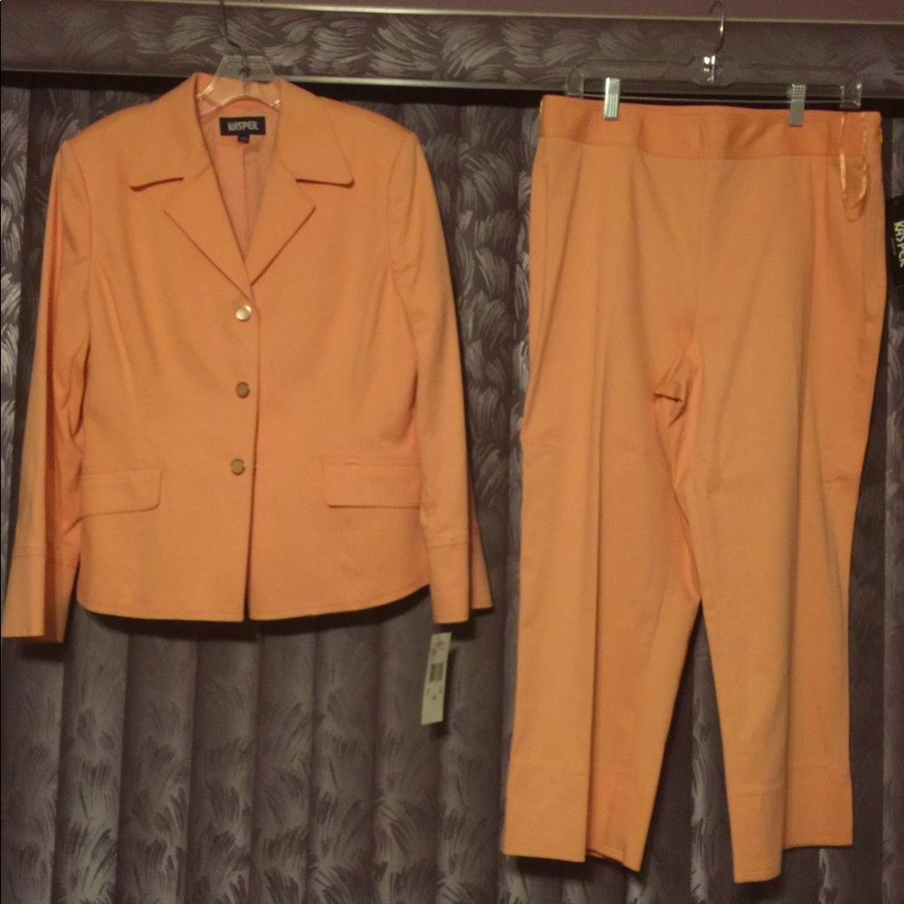 Kasper 2-piece Capri pantsuit