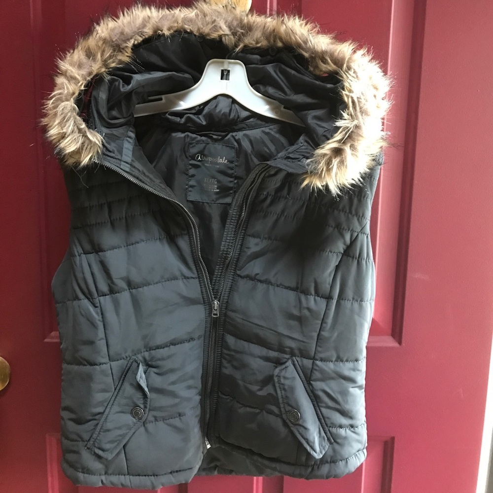 Girls XL gray Aeropostale vest with fur hood