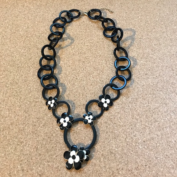 Floral statement - Picture 2 of 3