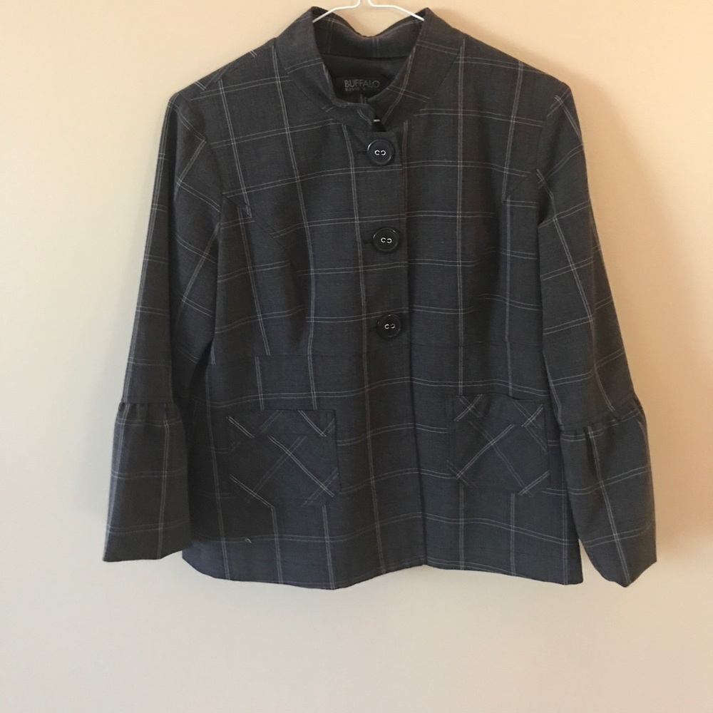 Buffalo bell sleeved blazer.