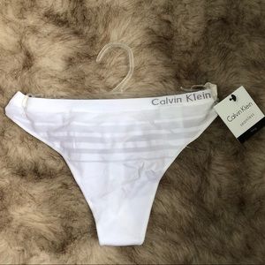 NWT Calvin Klein Seamless thong