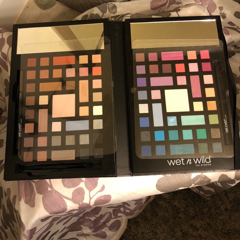 🆕Wet n wild Limited Edition Xmas2016 BeautyBook