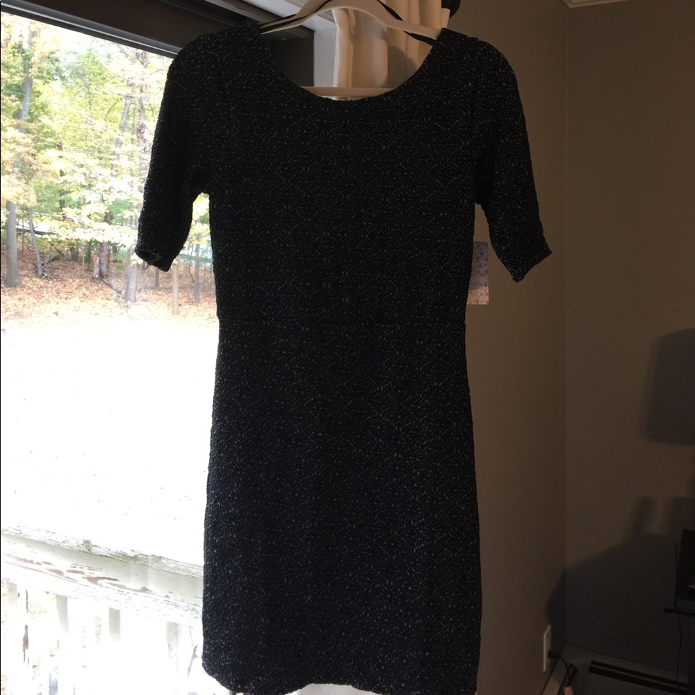Size medium Fitted 3/4 sleeve knitted black dress