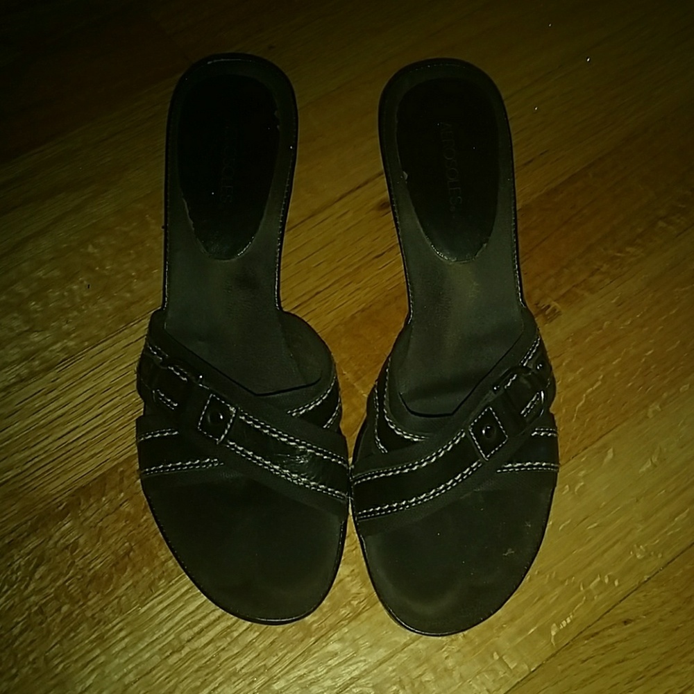 Black heeled sandals size 6