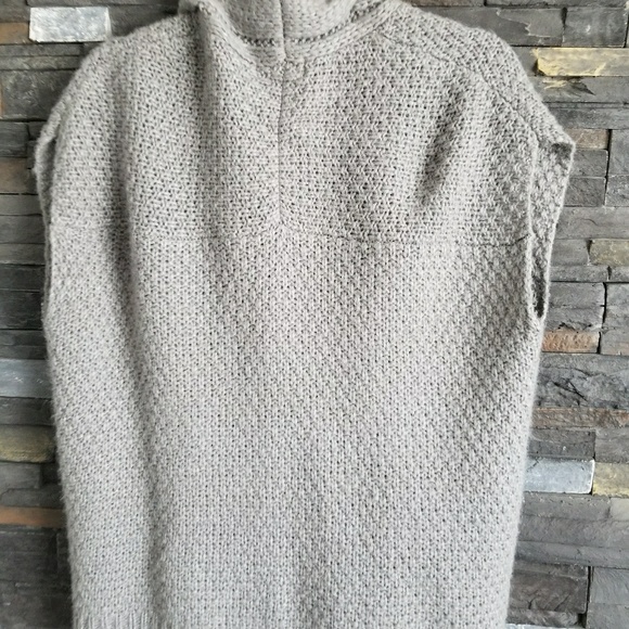 Vest - Picture 2 of 3