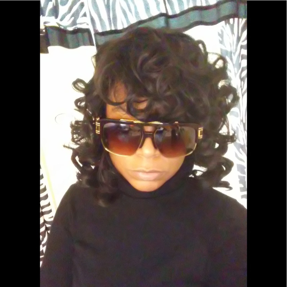 Synthetic curly wig