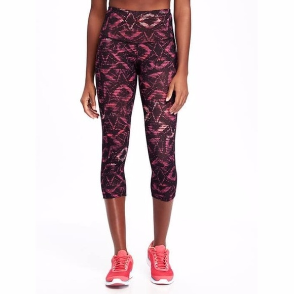 Old Navy Pants - 🔥SALE!🔥 Go-Dry High-Rise Compression Crops