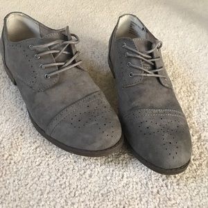 Gray Oxford Shoe Size 9