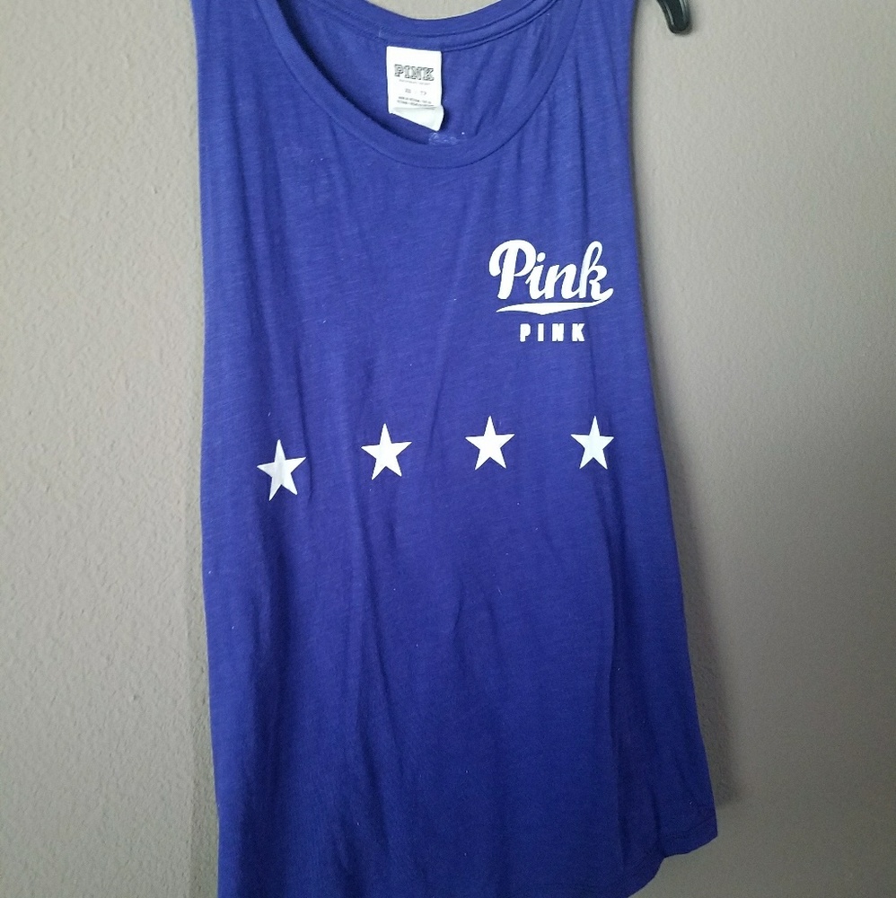VS pink t-shirt