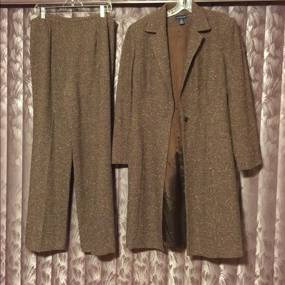 Classic Ann Taylor 2-piece pantsuit.