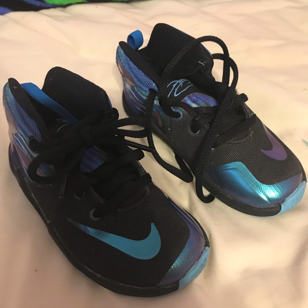 Kids shoes size 9c