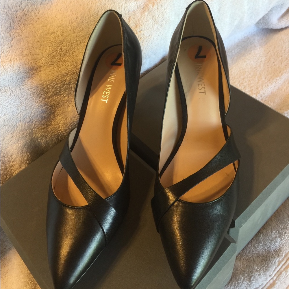 Nine West women’s black heels.