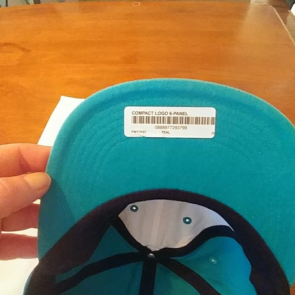 AUTHENTIC Supreme hat - Picture 3 of 3